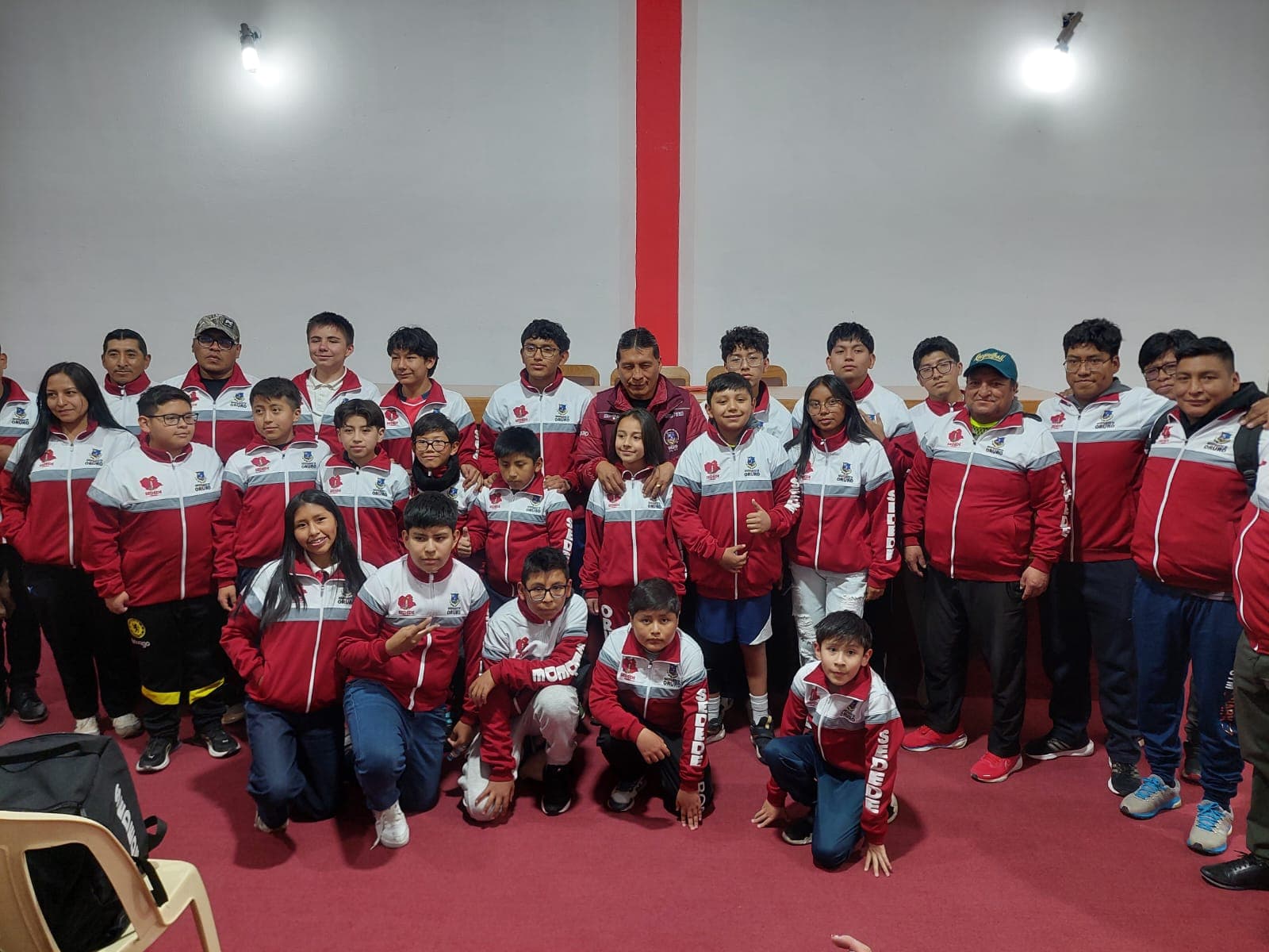 DELEGACIÓN ASISTE DEBIDAMENTE UNIFORMADA A NACIONAL DE RAQUETBOL